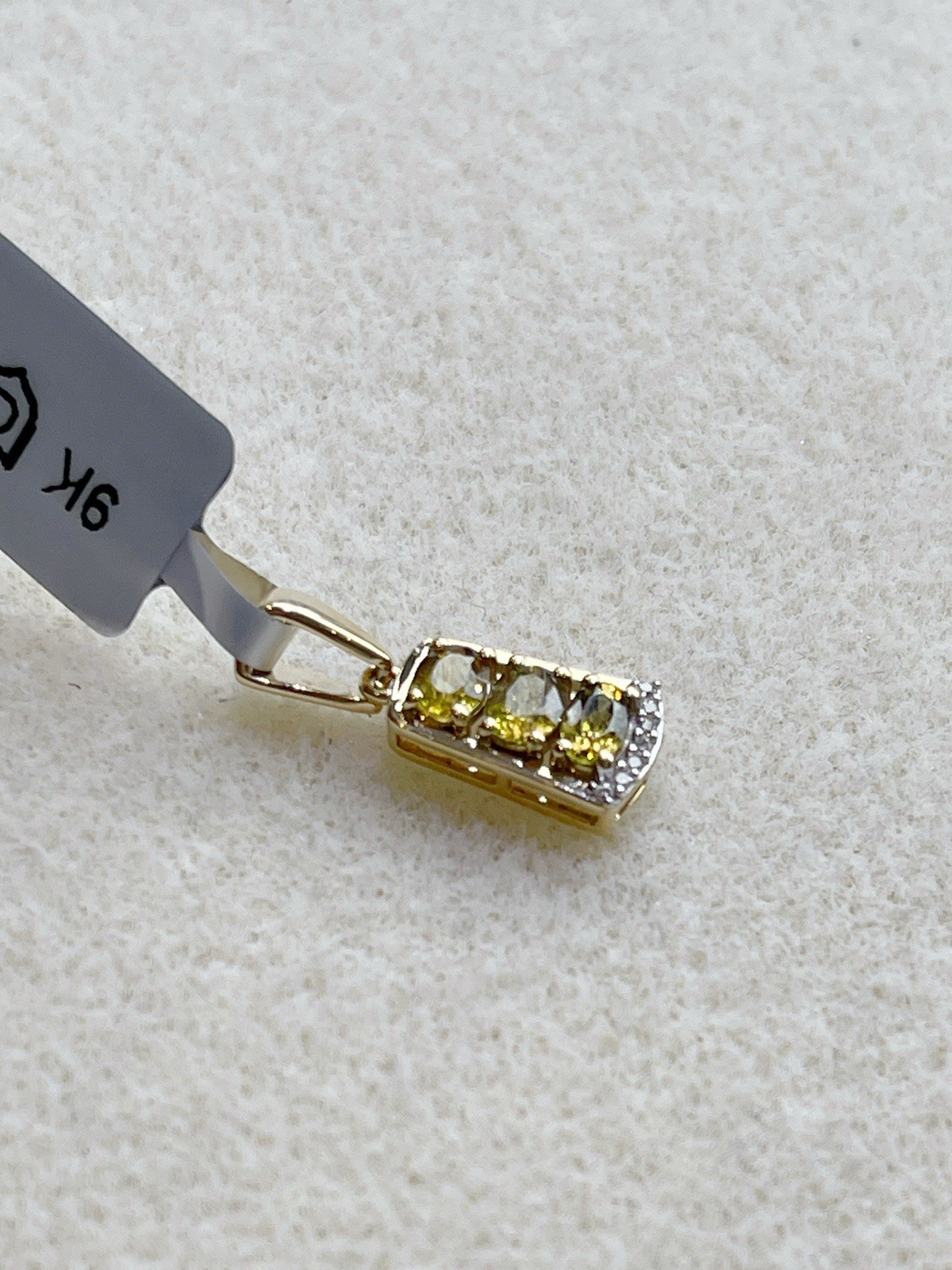 Gemporia 9k 375 Gold Pendant • Not-Enhanced Ambanja Demantoid Garnet BNWT COA