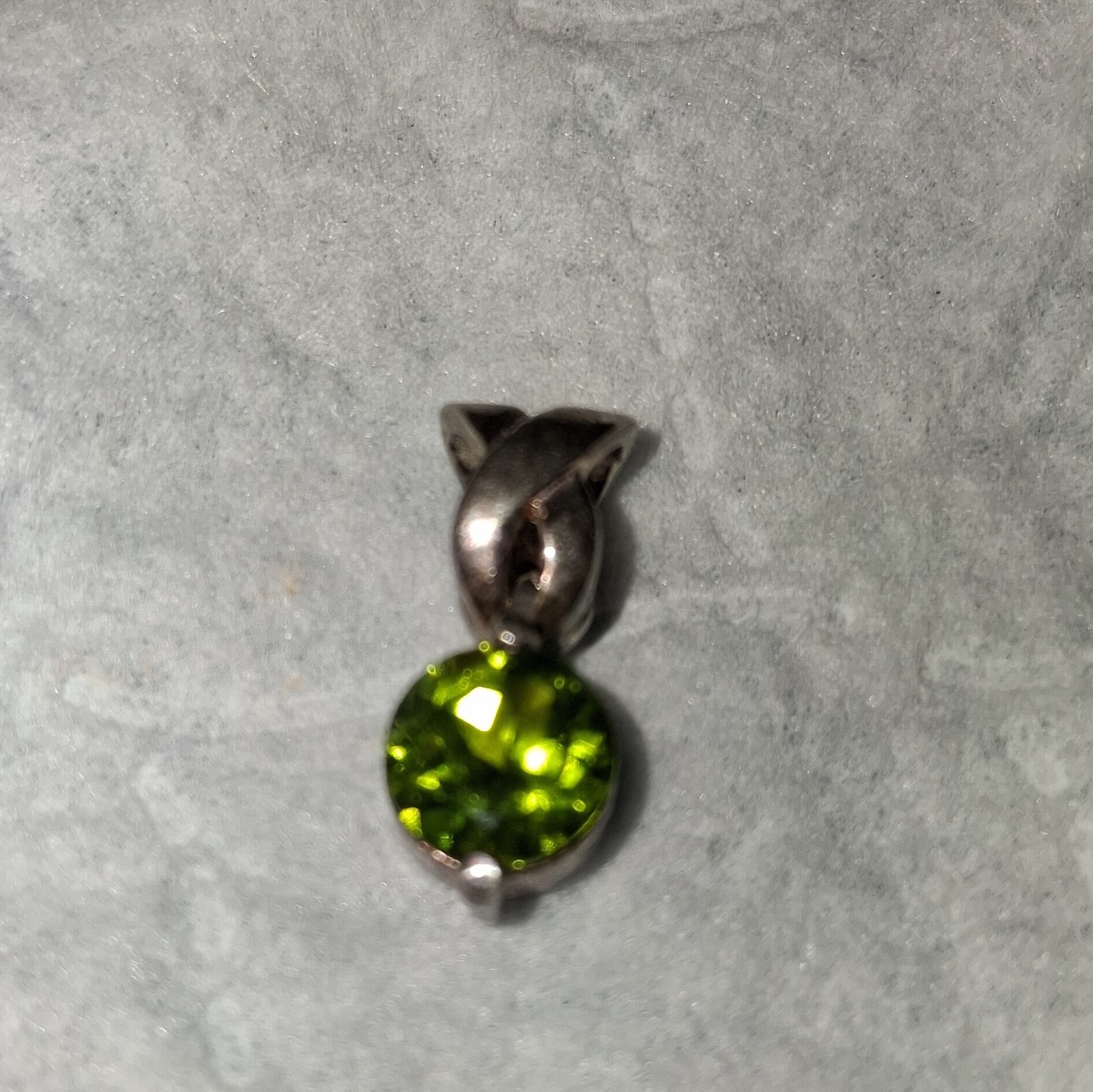 925 Sterling Silver Round Green Peridot Prong Set Pendant Signed