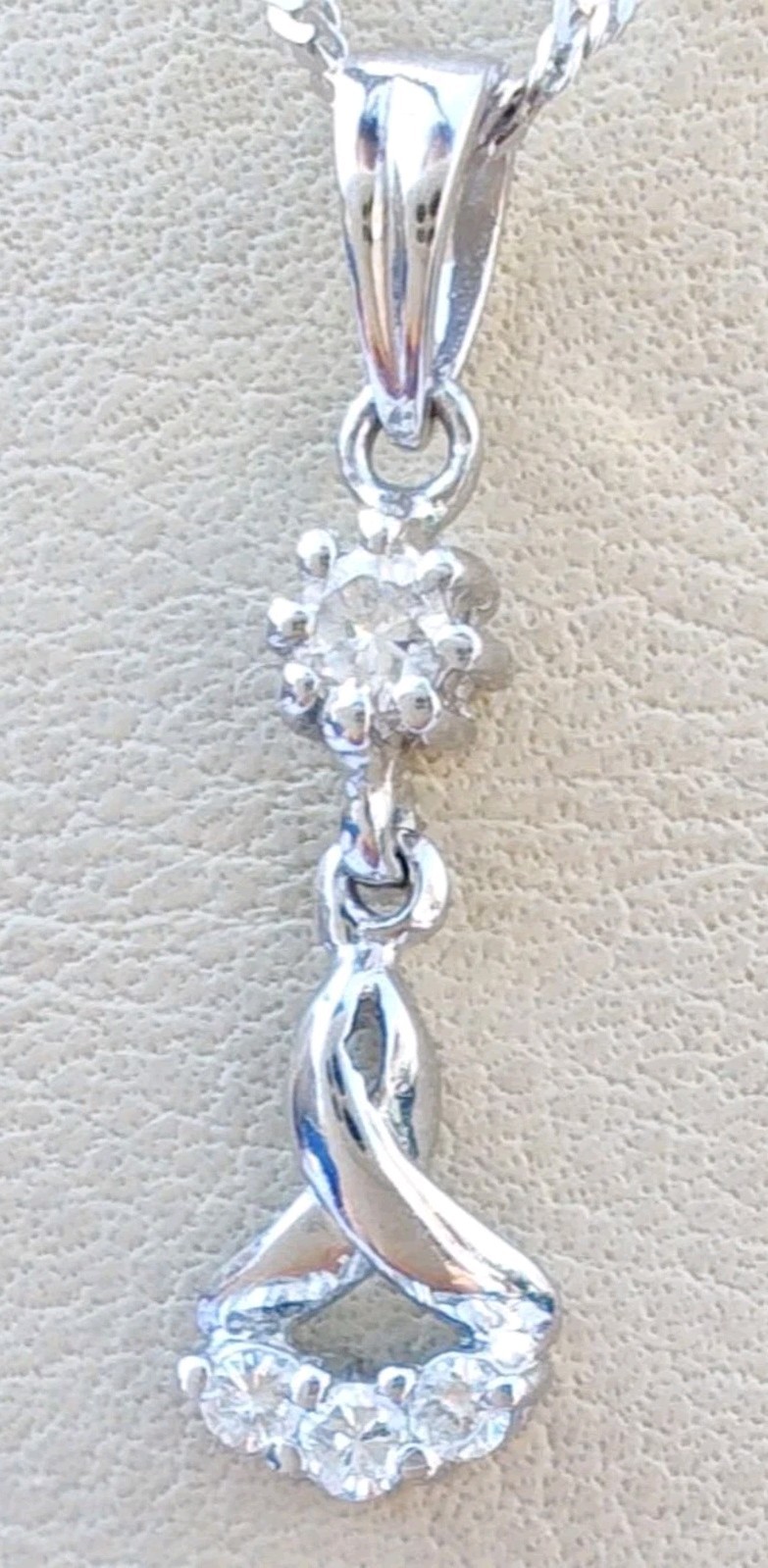18K White Gold Diamond Necklace .12ctw Pendant 15.5″ Singapore Chain 750 1.85g