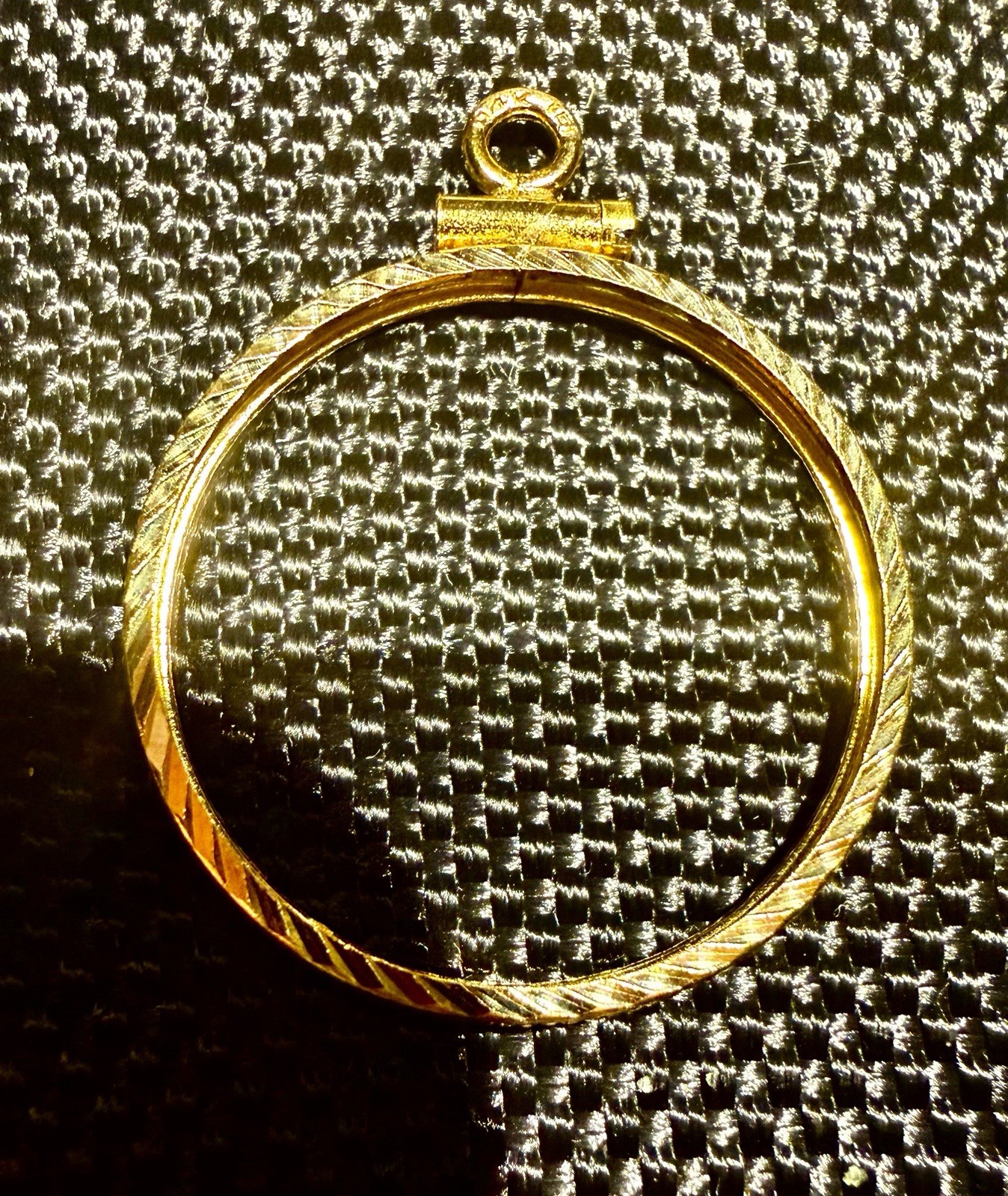 14K Gold Diamond Cut Screw-top Coin Bezel