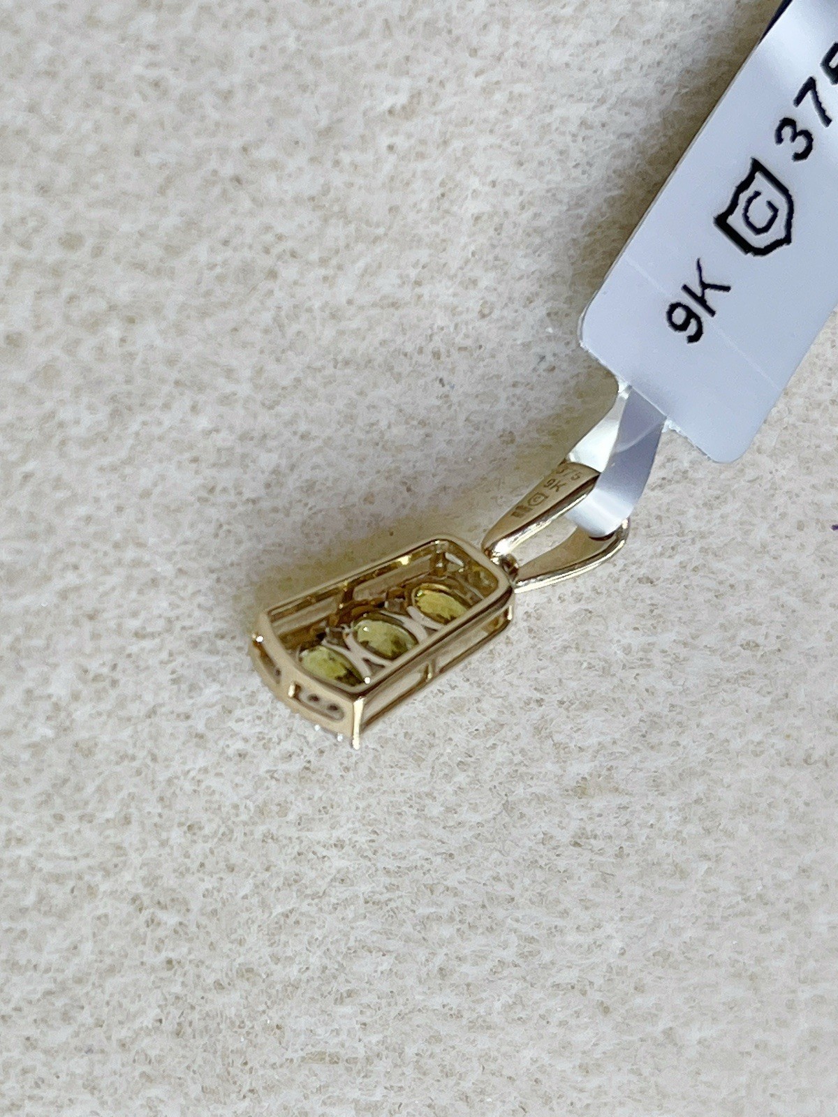 Gemporia 9k 375 Gold Pendant • Not-Enhanced Ambanja Demantoid Garnet BNWT COA