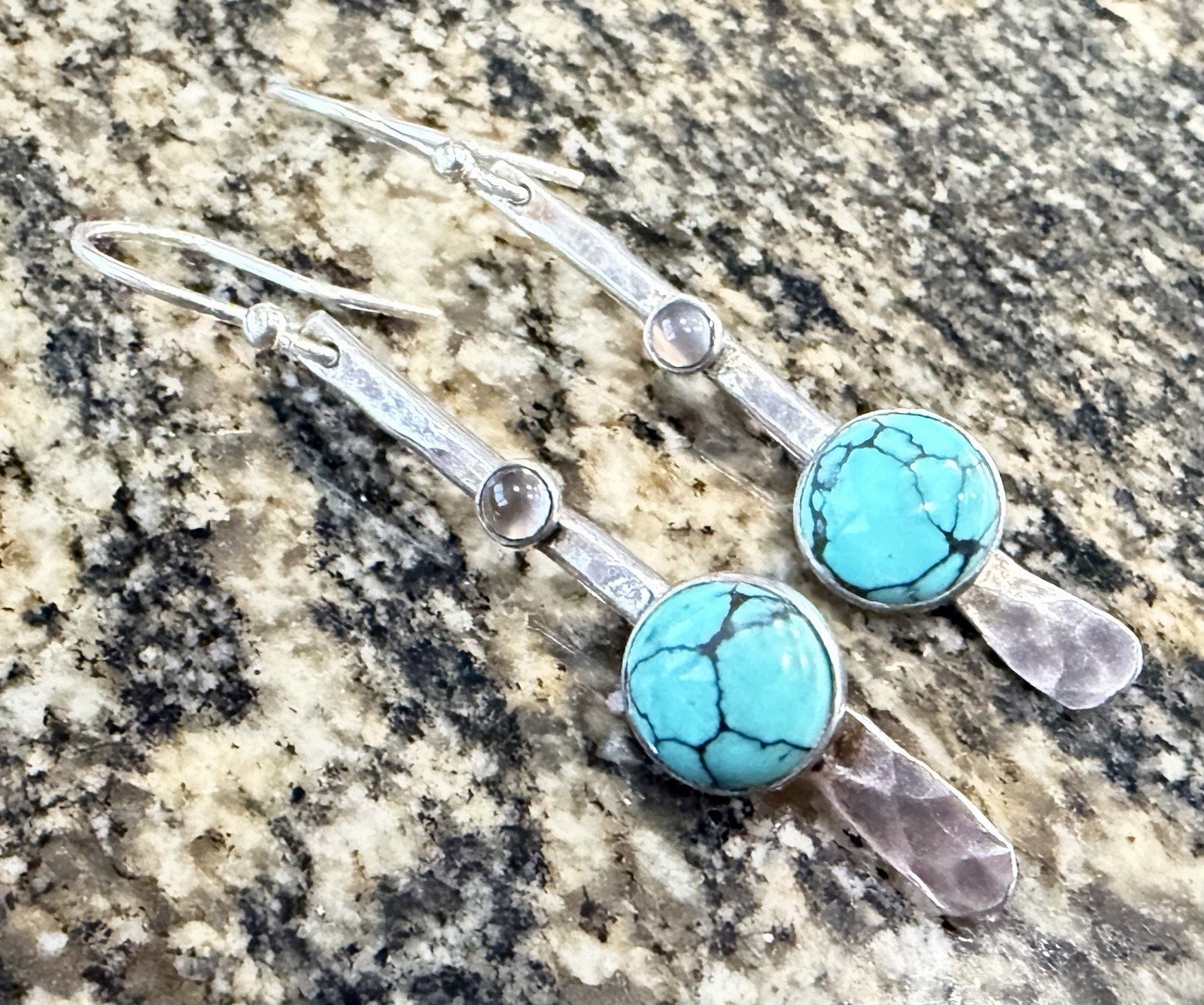 Singed NP 925 Sterling Silver Navajo ? Earrings Hammered Dyed Howlite Dangle Bar