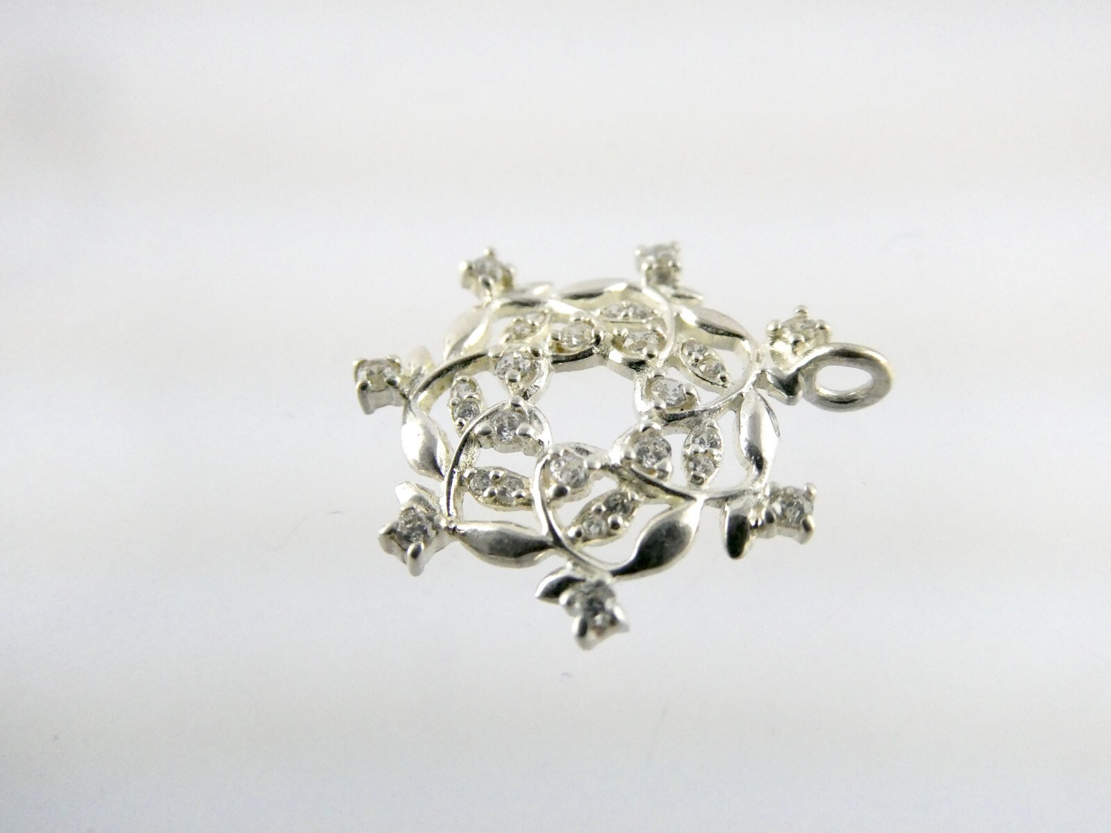 Sterling Silver White Crystal Woven Wreath Pendant 1.4g .5 Inches
