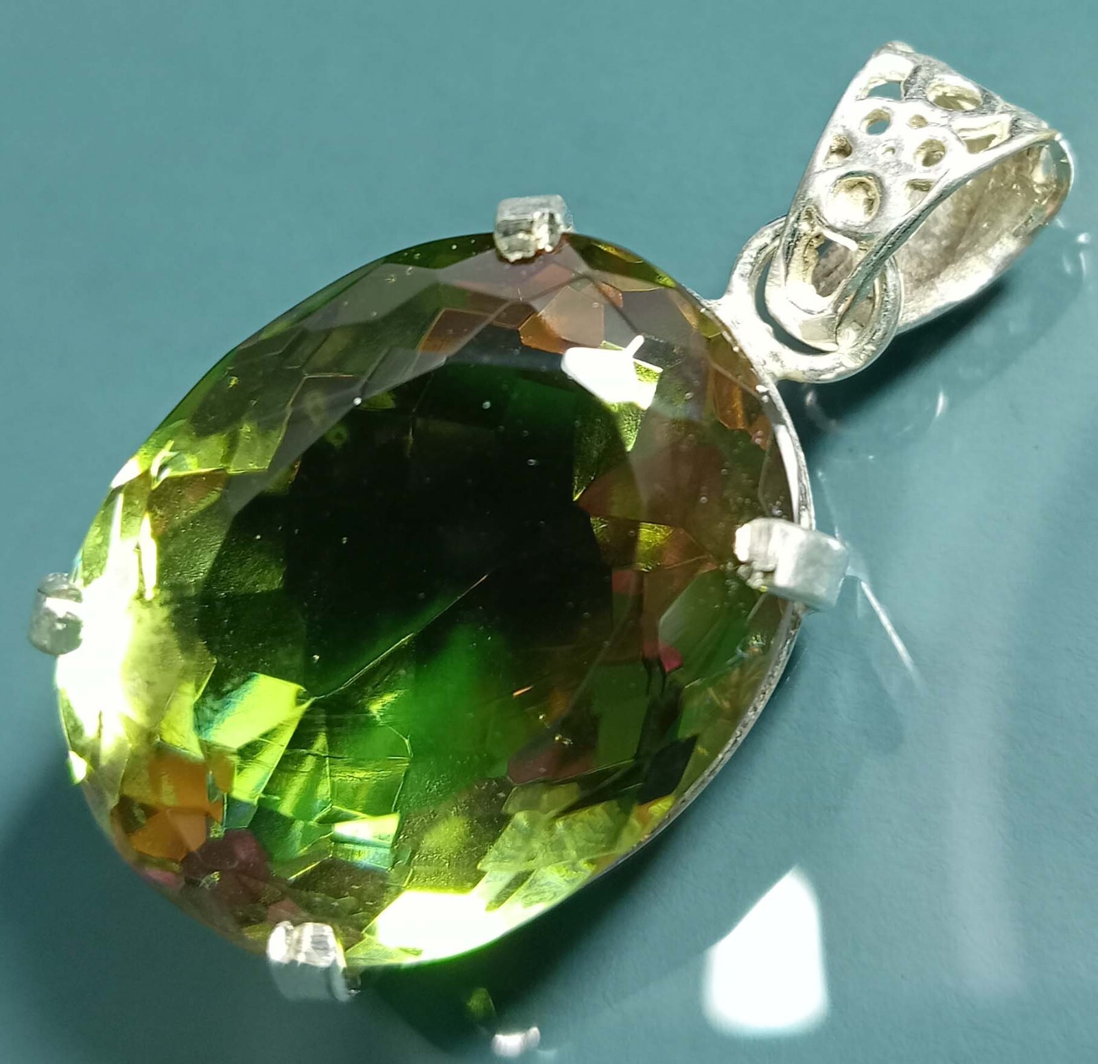 Alexandrite Colour Change Oval Cut Pendant 62.35 Ct Natural Gemstone Certified