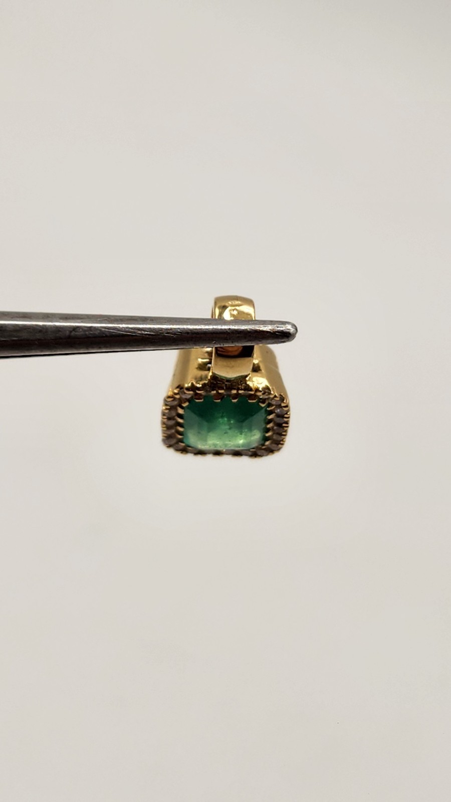 Pendiente en oro de 18k con Esmeraldas Colombianas Naturales, Diamantes Marquesa