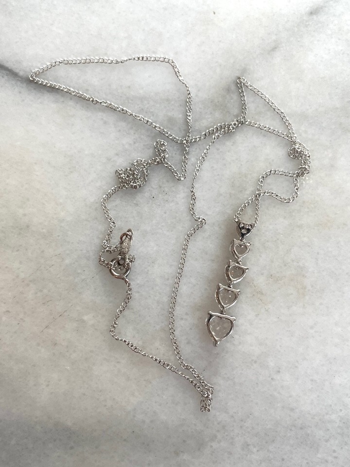 WHITE GOLD COLORLESS SAPPHITE HEARTS DESIGN PENDANT NECKLACE