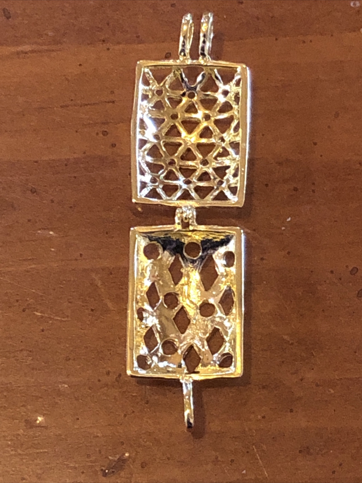 keepsake locked gold pendant