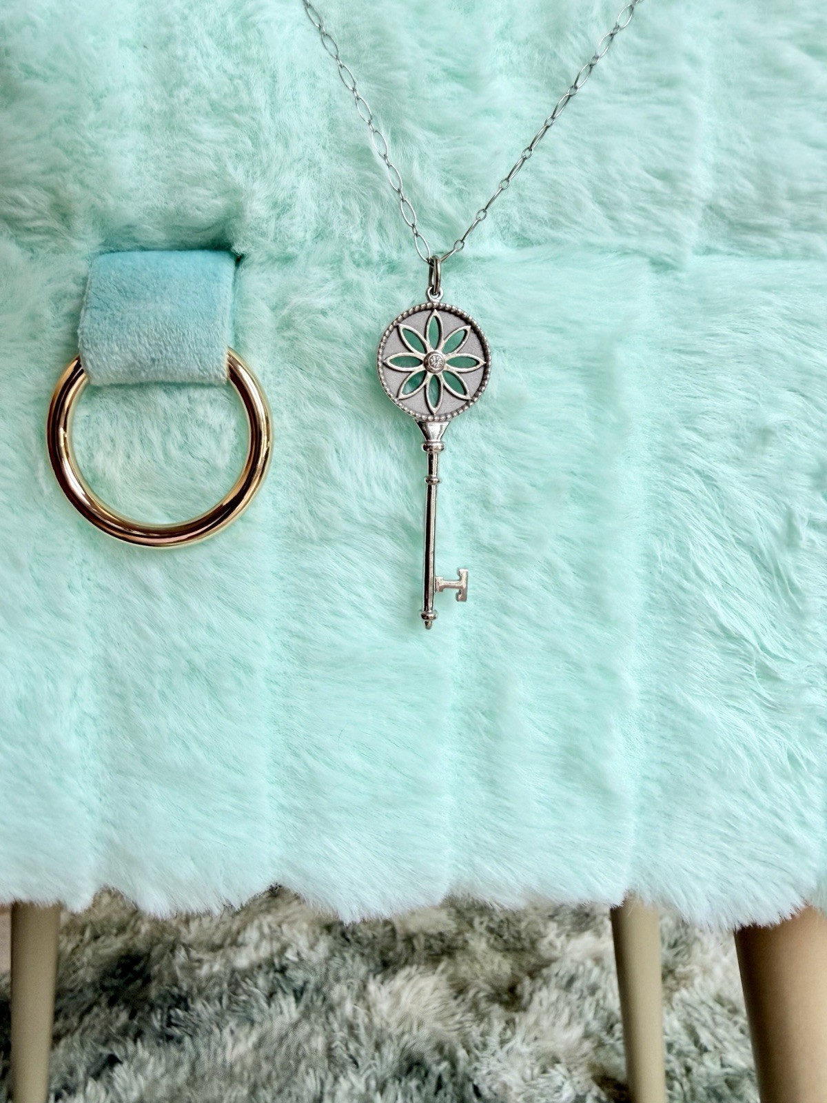 Tiffany & Co. 18K White Gold Diamond Daisy Key Necklace AU750 Retired