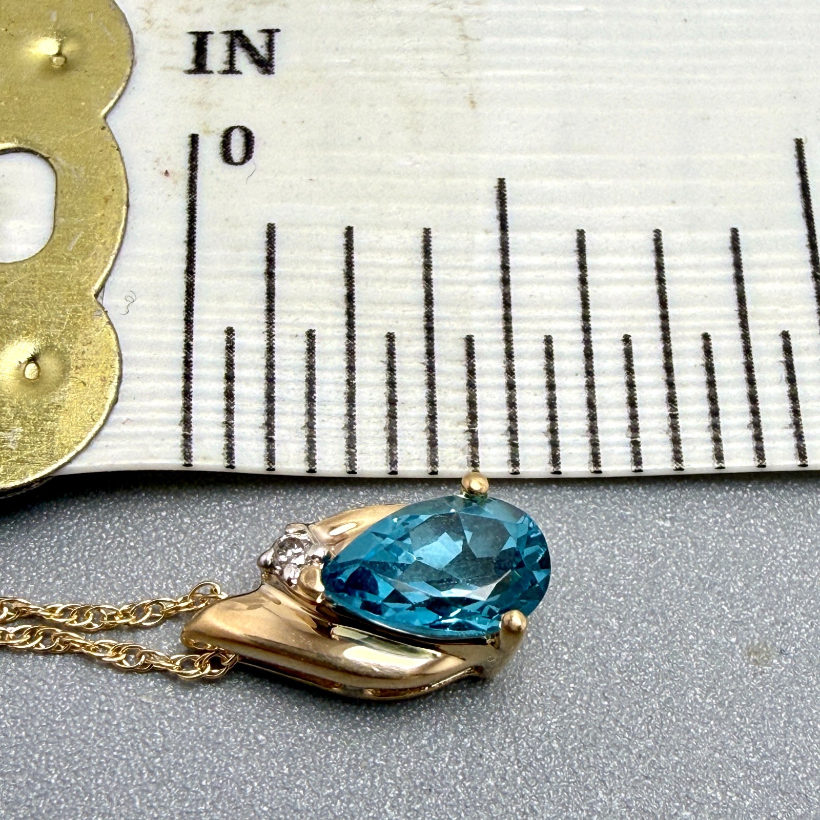 14K Yellow Gold 16″ Necklace with 8x5mm Blue Topaz & Small Diamond 2 grams