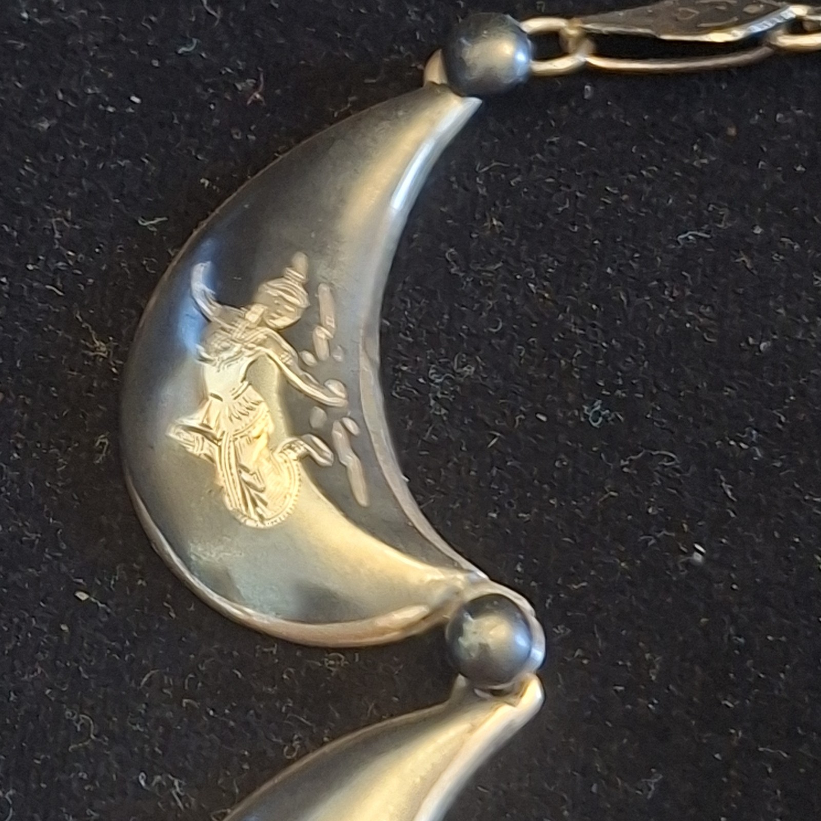 Siam Sterling Silver Necklace Depicting The Goddess Of Lightning (A85)