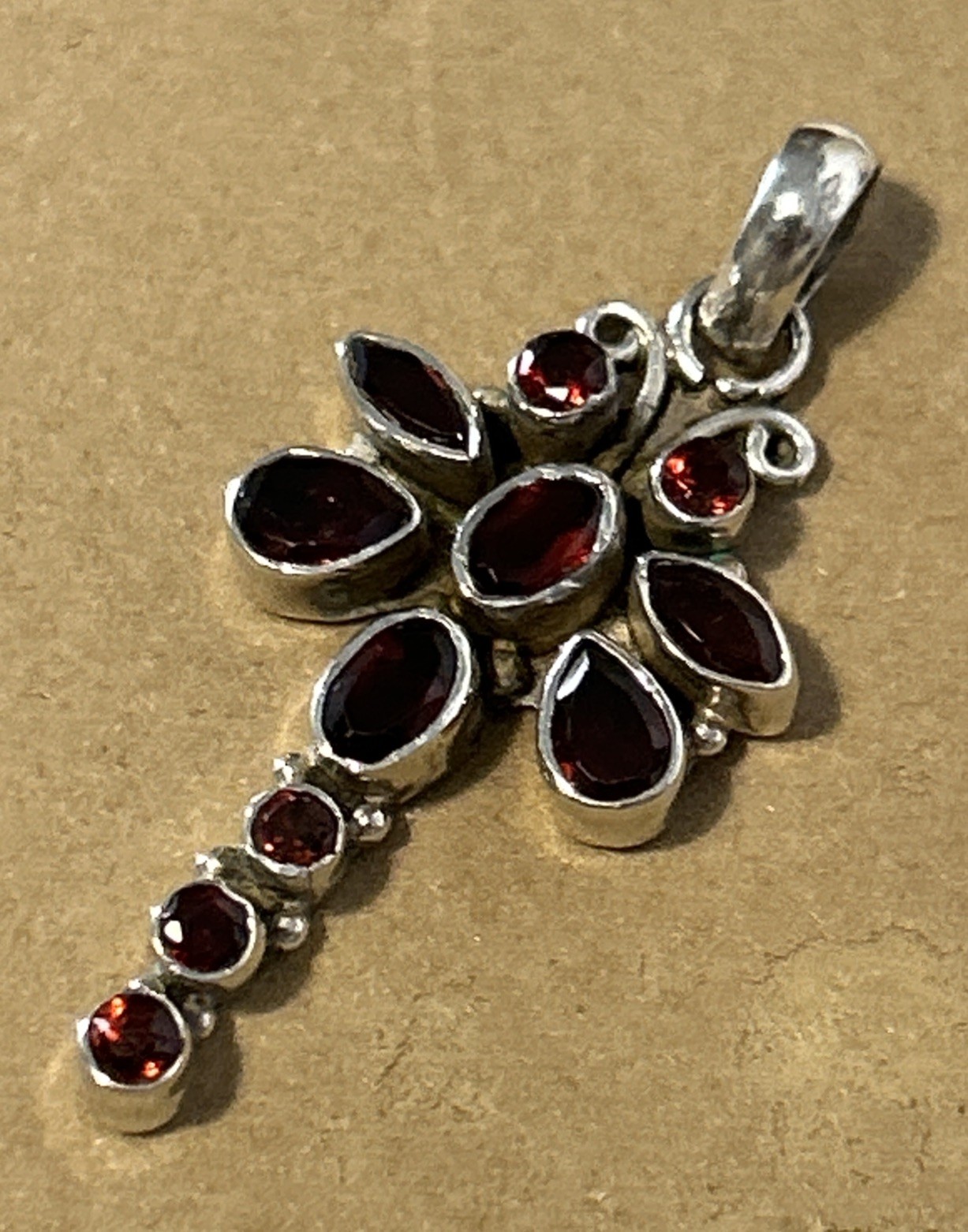 Vintage Sterling Silver & Garnet 4.1cm Long Pendant (4.14g)