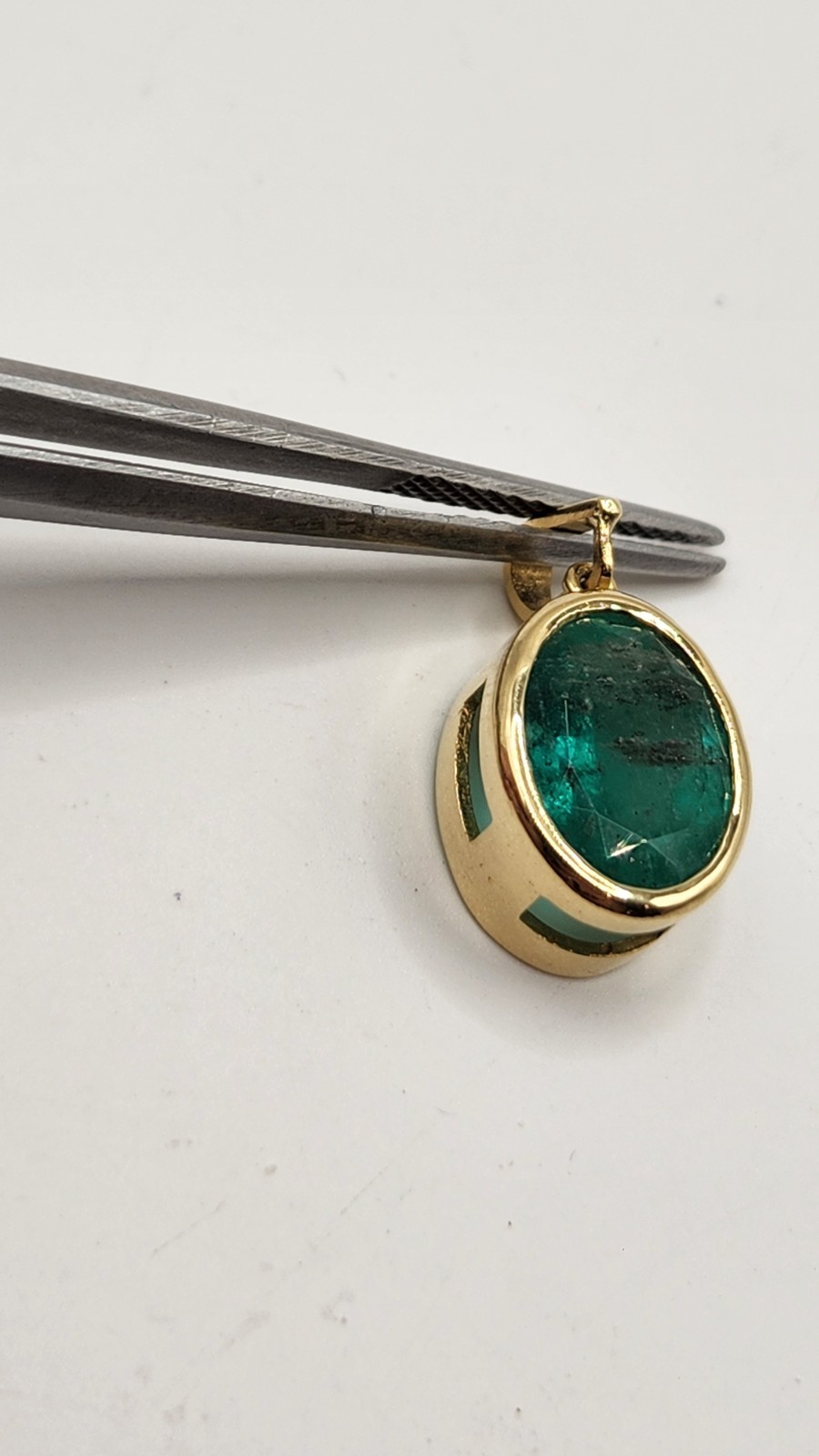 Pendiente en oro de 18k con Esmeraldas Colombianas Naturales 11,20 Cts