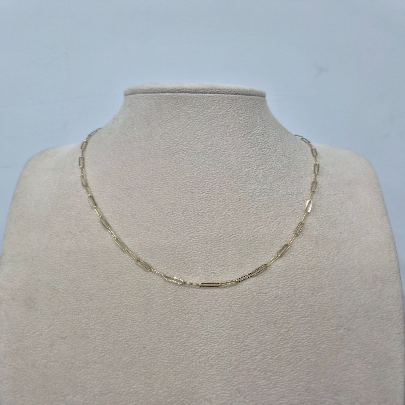 18″,14k Yellow gold Diamond cut Paper clip chain Necklace 3.01g 1.4mm width