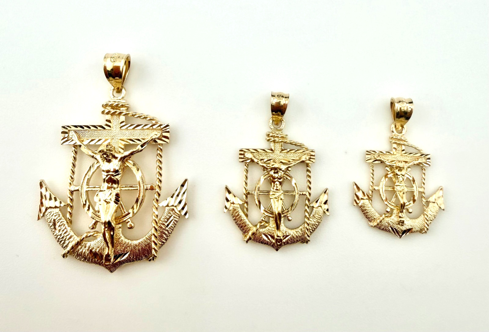 Pure 14 K yellow Gold Mariner Cross Pendant Jesus Christ Crucifix