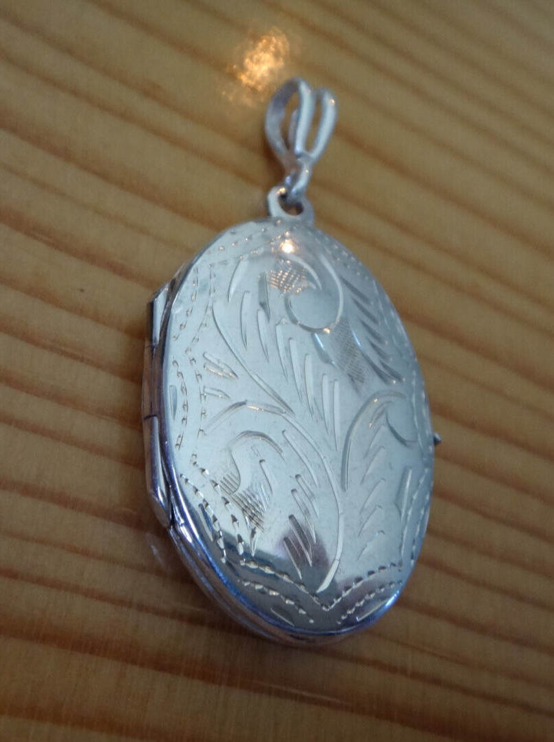 Sterling Silver 40×20 mm 6 gram Oval 2 Picture Photo Locket Charm!
