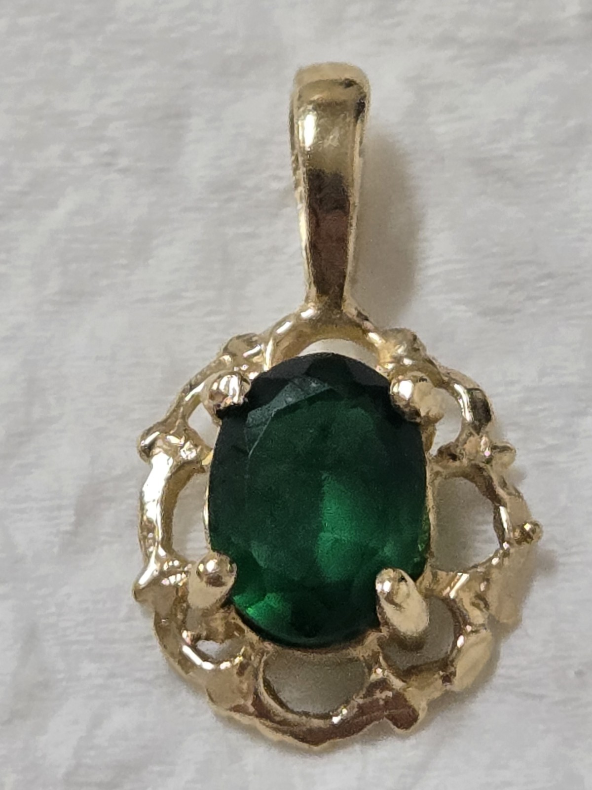 Green Emerald Stone Pendent 14k Yellow Gold Oval Shape For Children And Adults