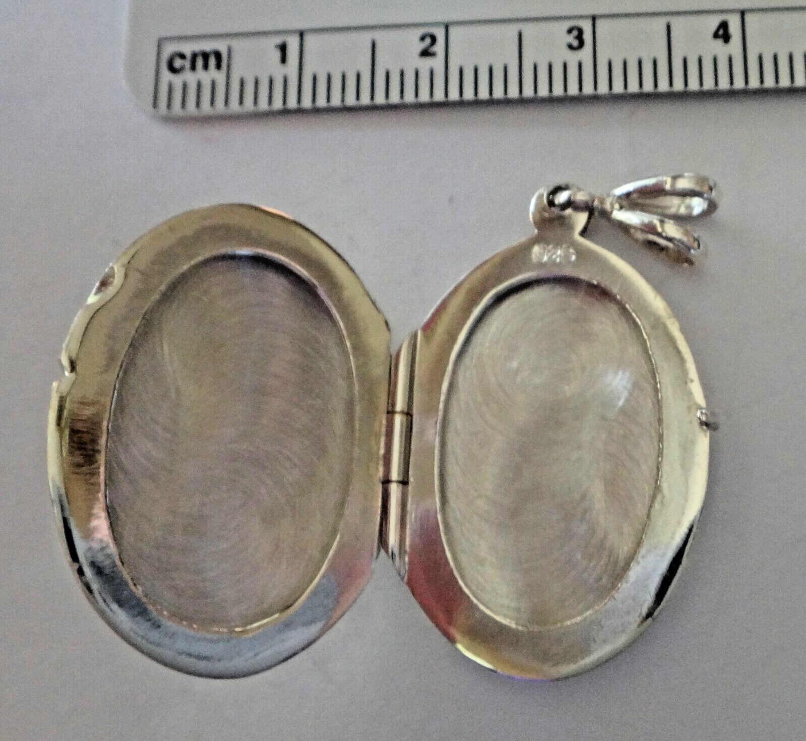 Sterling Silver 40×20 mm 6 gram Oval 2 Picture Photo Locket Charm!