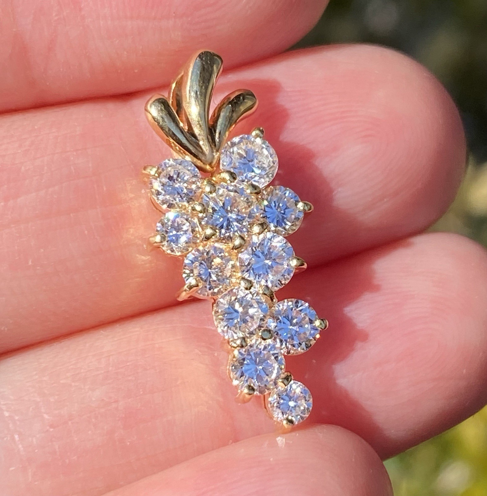 Stunning 18K Yellow Gold 1.50CTW 100% Natural Quality Diamond Pendant