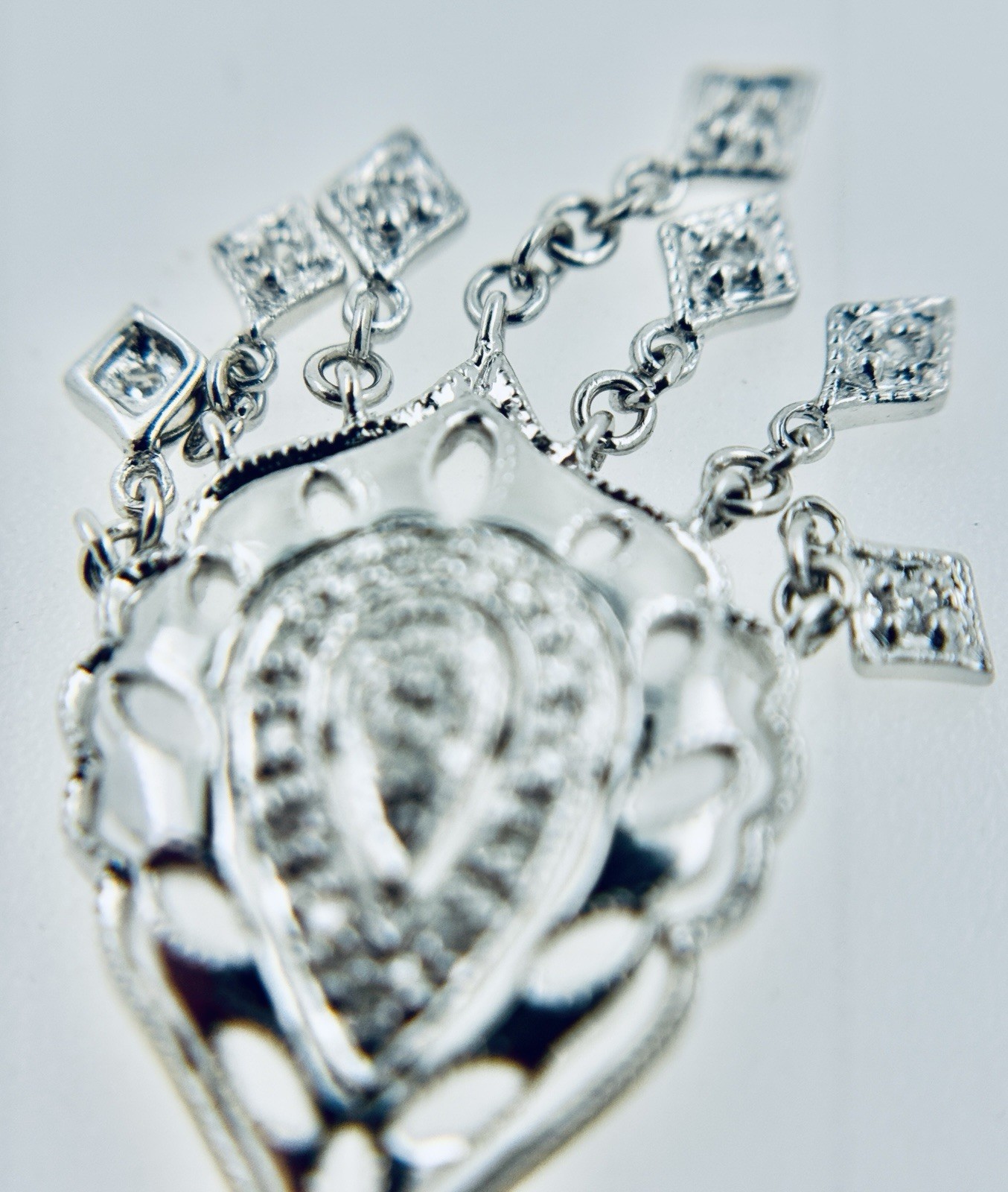 Estate 14K White Gold .30 Cttw Diamond Filigree Chandler Pendant. 2.87g approx