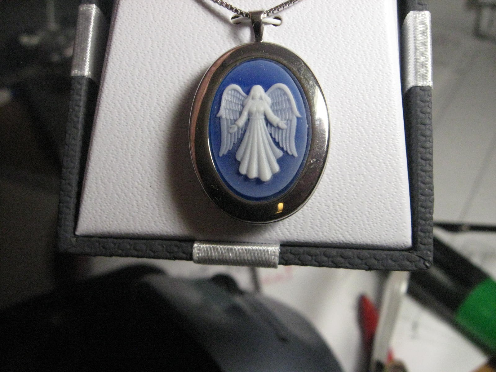 Sterling Silver SS Resin Angel Locket 18″ in original gift box with retail price