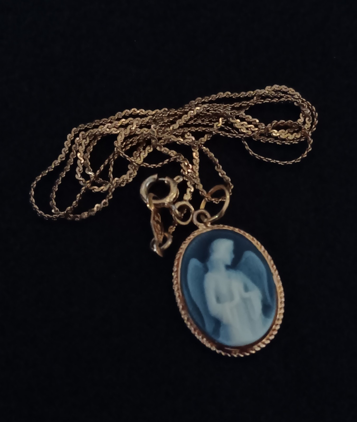 Vintage Guardian Angel Cameo pendant 14K G.F. Gold 18″ dainty chain necklace