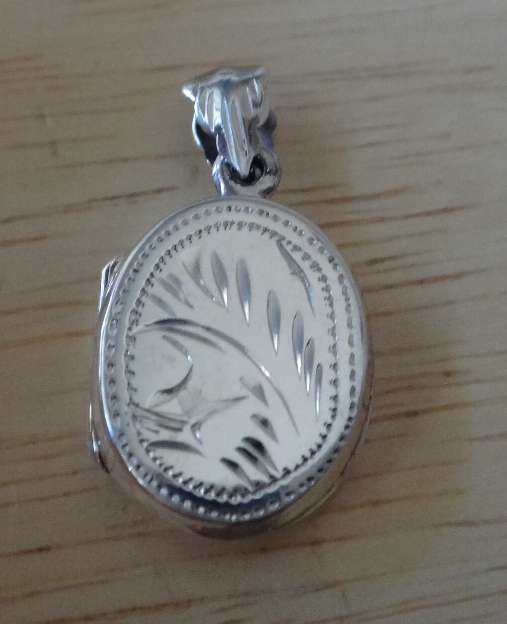 Sterling Silver 29x14x6mm Oval 2 Picture Photo Locket Charm with Bale