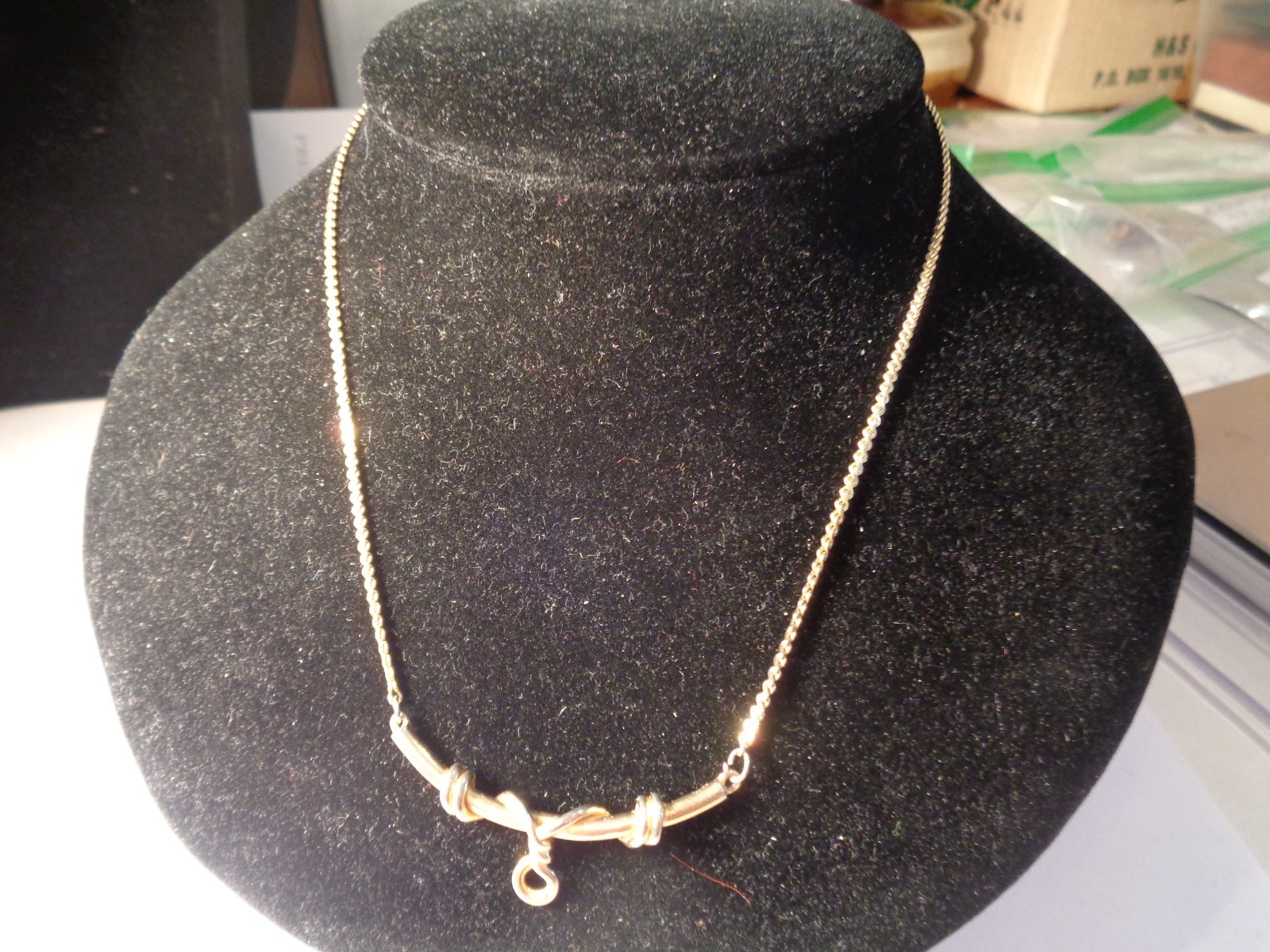1/20 12KT GOLD FILLED CHOKER KNOT BAR NECKLACE FOR WEAR 16 INCHES.