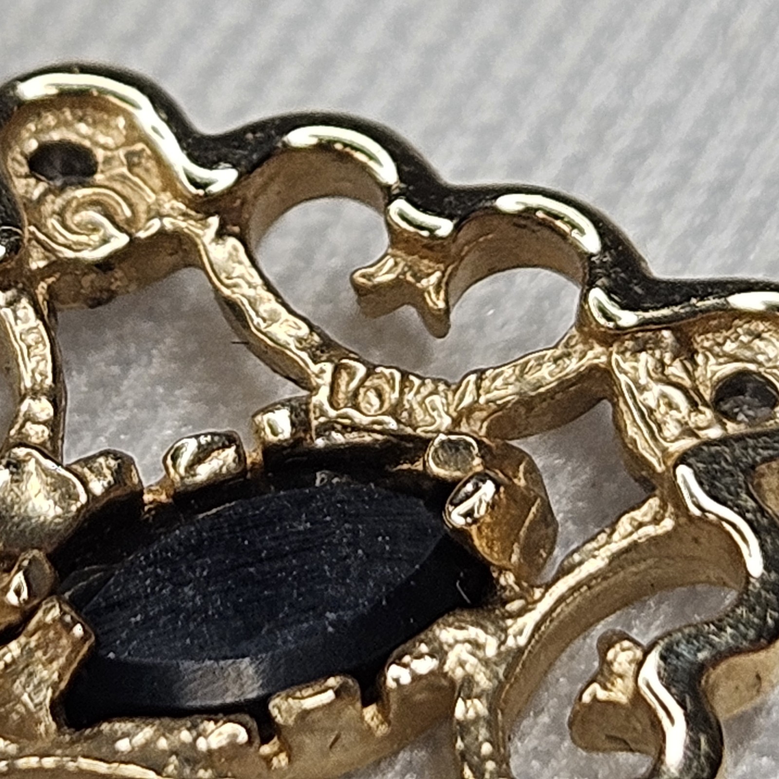 Vintage 10k Yellow Gold 16.5″ Necklace 3g Crinkle Chain Black Onyx Dangle Charm