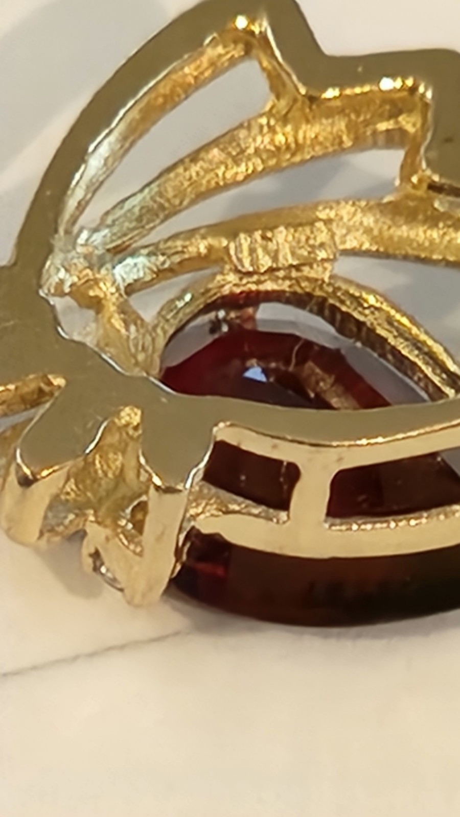 Vintage 14k Gold Pear Shape Garnet Pendant 2grams