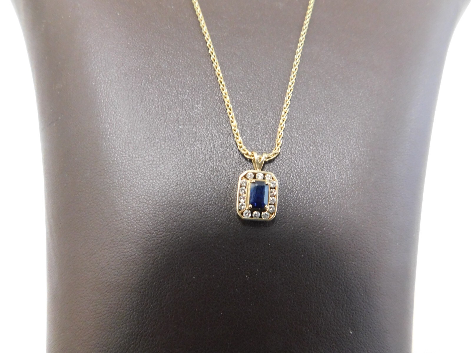 14k yellow gold sapphire and diamond pendant on 18″ 1 1/2 mm round chain