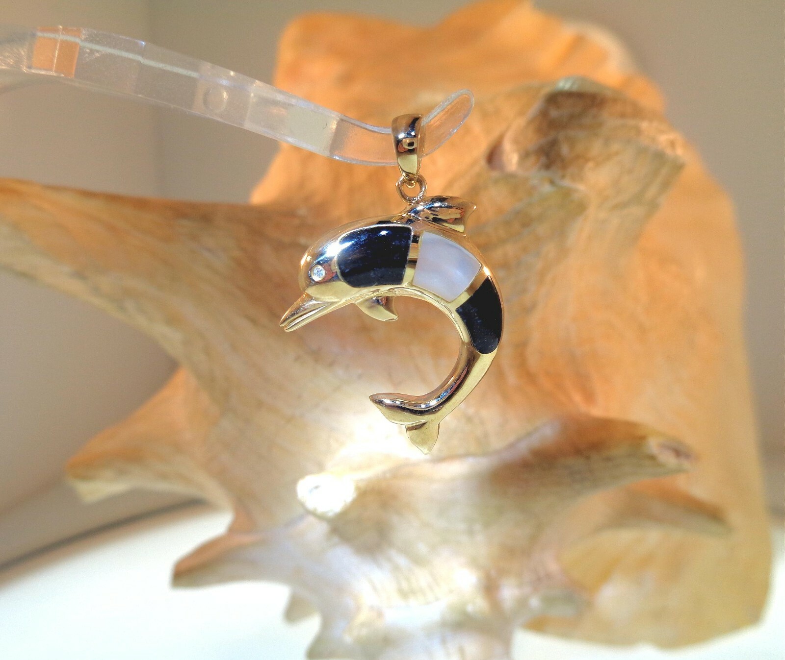 23.5MM 14K YELLOW GOLD MOTHER PEARL BLACK ONYX DIAMOND HAWAIIAN DOLPHIN PENDANT