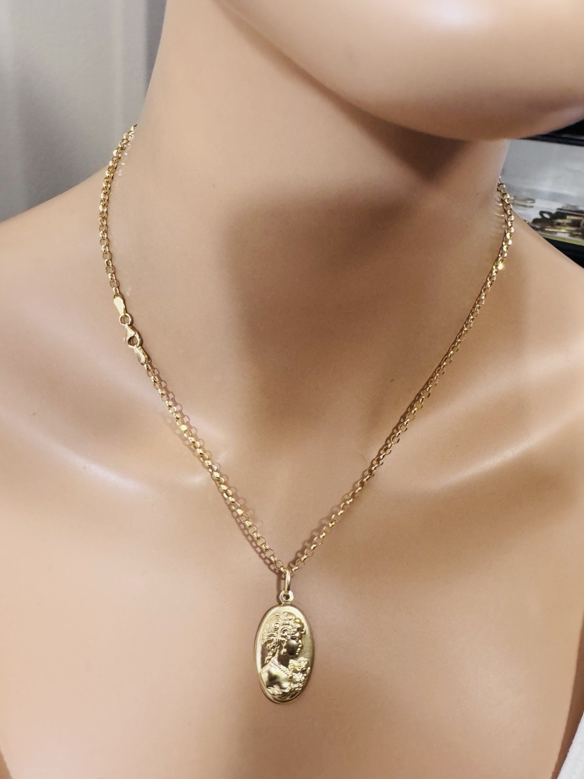 WOMENS 18K 750 Genuine Gold Oval Queen Earring & Necklace 18” Long 8.5g 3mm
