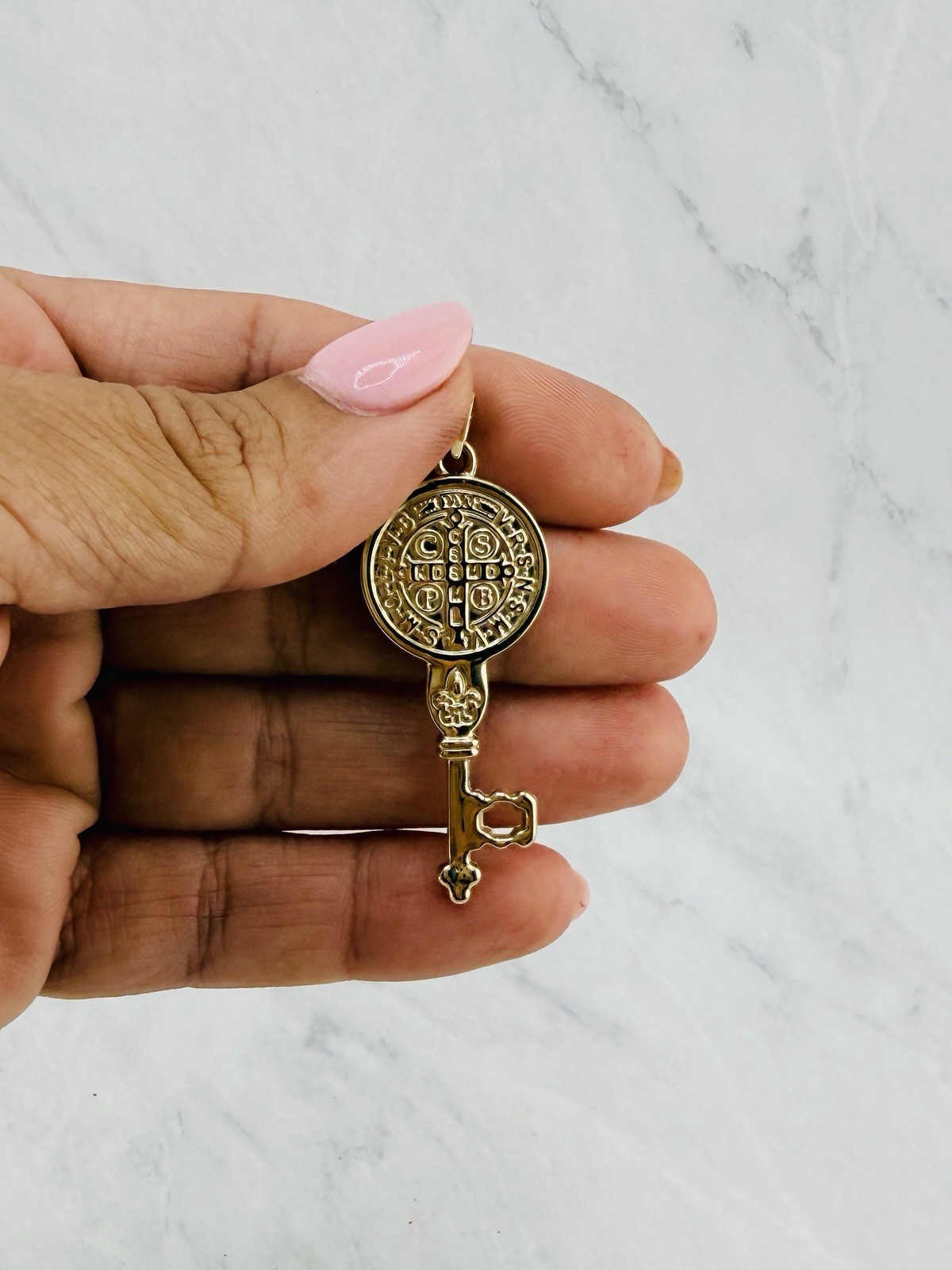 10K Gold St. Benedict Key Pendant / Dije llave San Benito