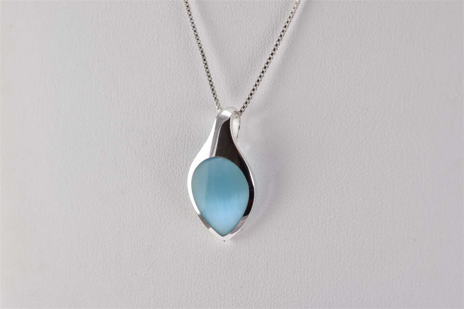 Sterling Silver 25mm x 16mm Blue Accented Modernist Teardrop 925 Pendant Chain