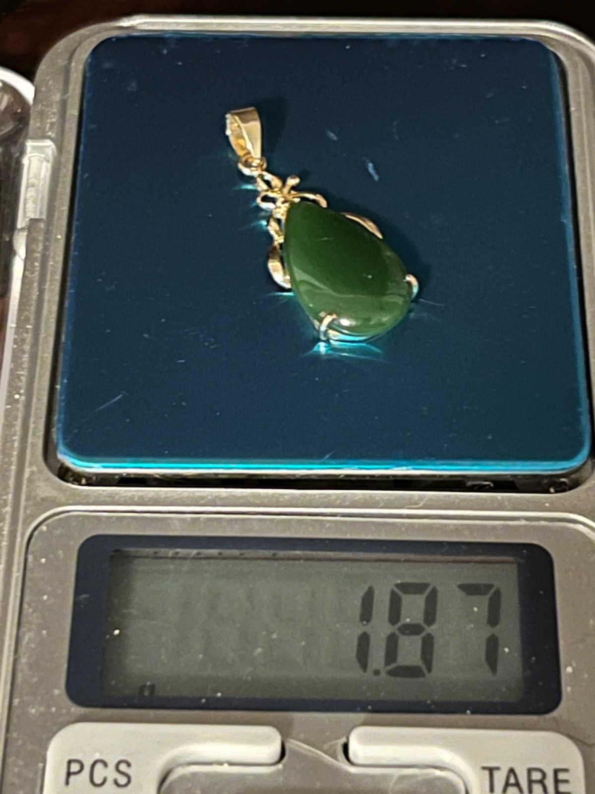 18K Yellow Gold Vintage Natural Green Nephrite Jade Teardrop Pendant Excellent C
