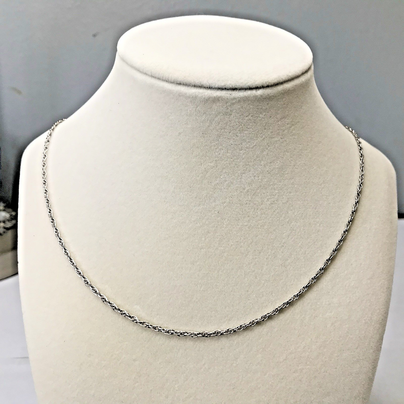 Vintage Sterling Silver Necklace 24” 2mm Twist Rope Wheat 4.85grams (Z14)