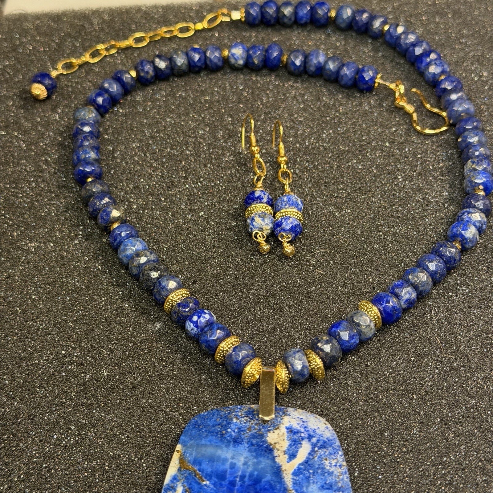 NATURAL SODALITE PENDANT NECKLACE GOLD TONE WITH DANGLE MATCHING EARRINGS