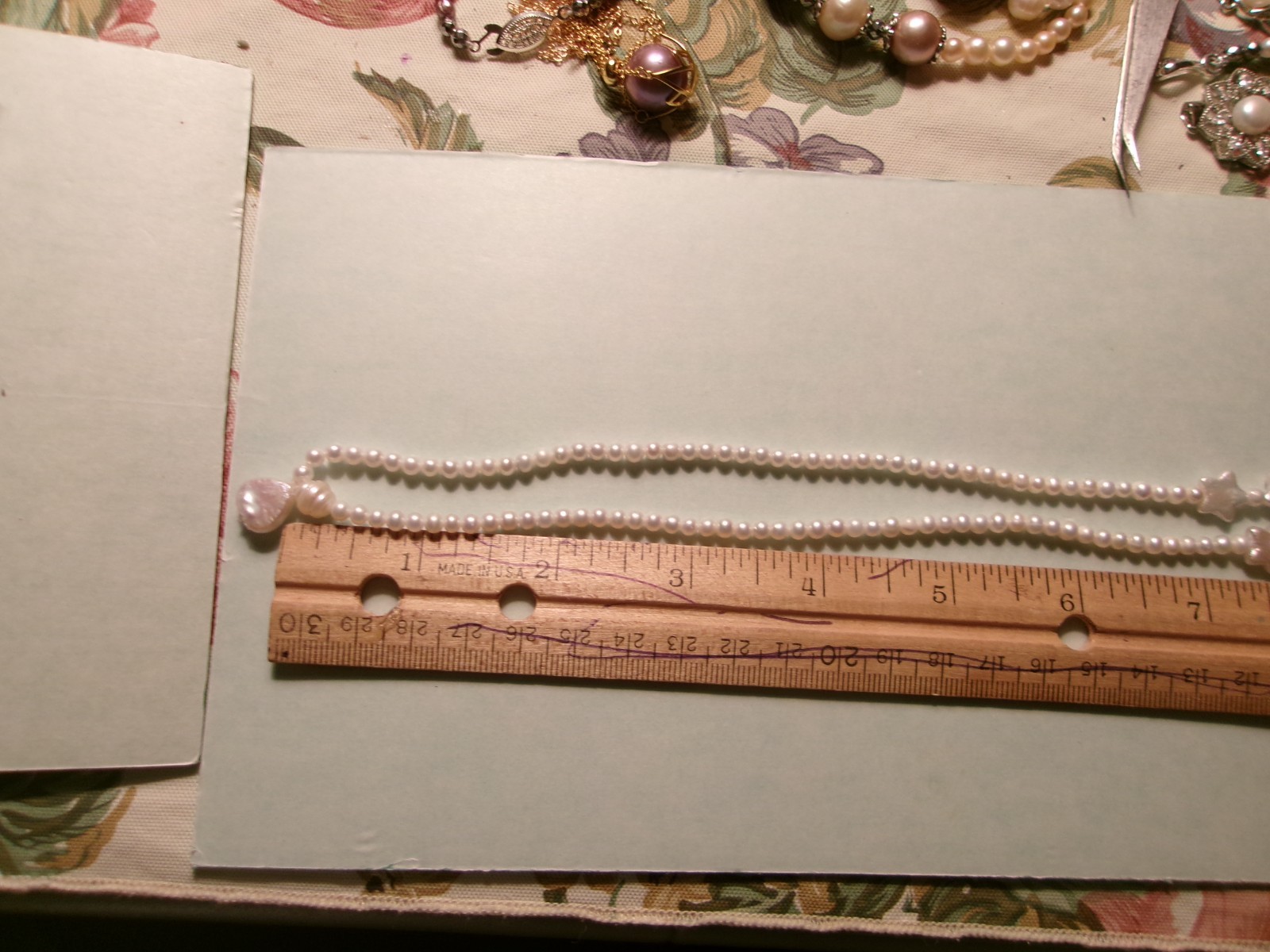 PEARL NECKLACE WITH STARS SLIPS OVER HEADSIZE 12 MM ON CENTER PEARL