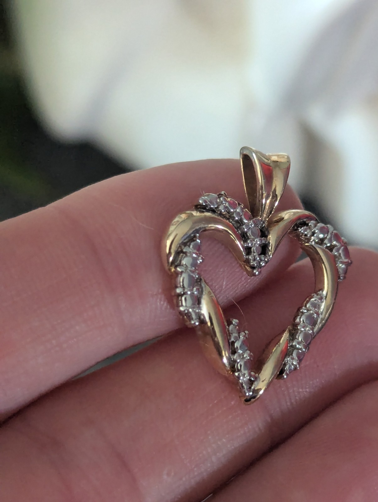 Vintage 10K 2 Tone Gold Twisted Heart Diamond Illusion Pendant 2 Grams