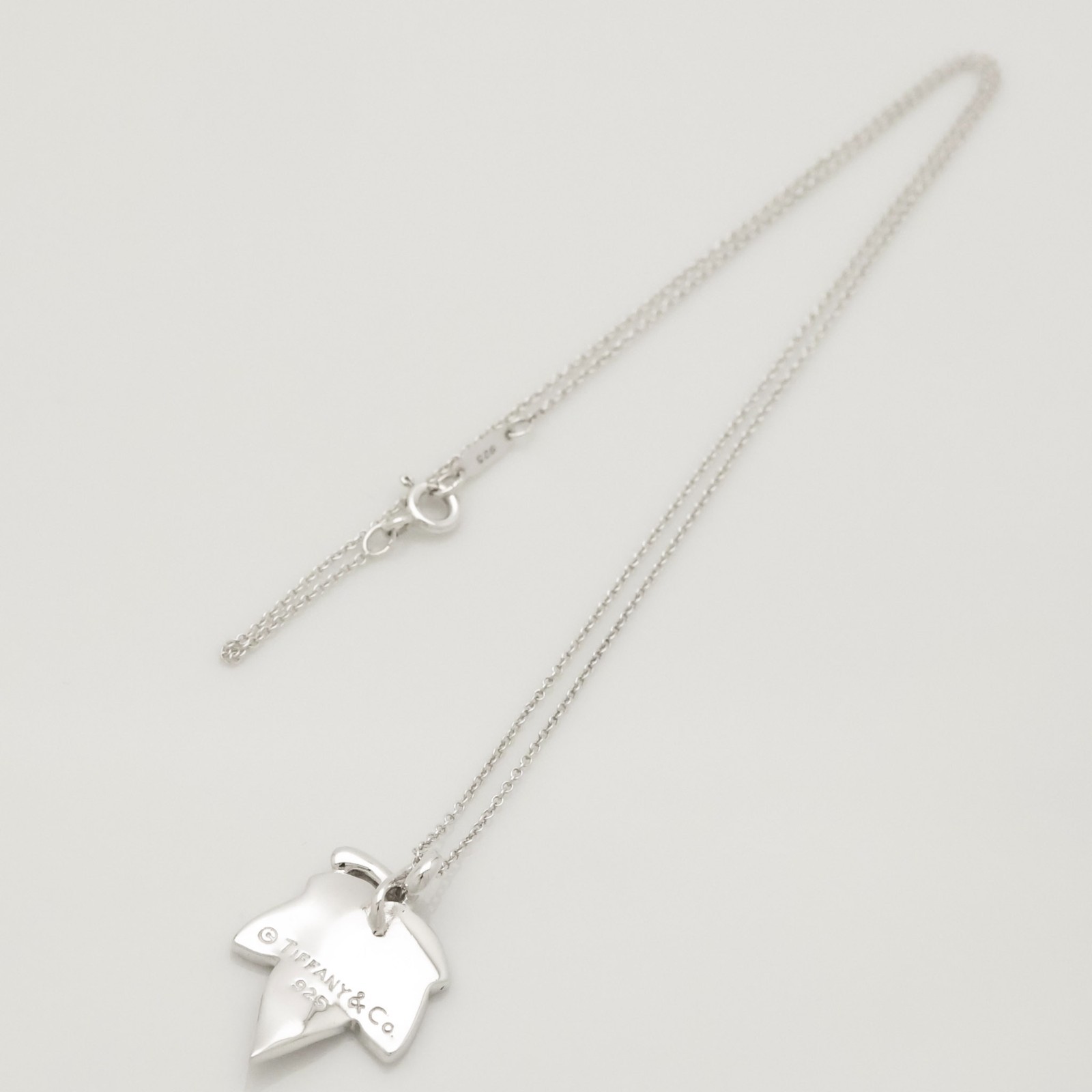 Authentic Tiffany & Co. Maple Leaf Pendant Necklace 18.1″ Silver w/Pouch