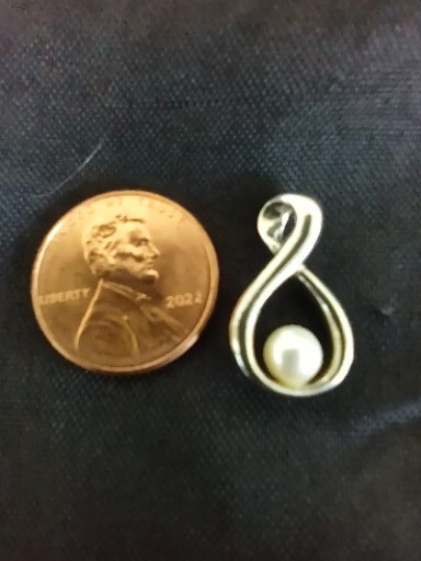 Unbranded Graceful Twist Pendant With Cultured Pearl Marked 925 Silver
