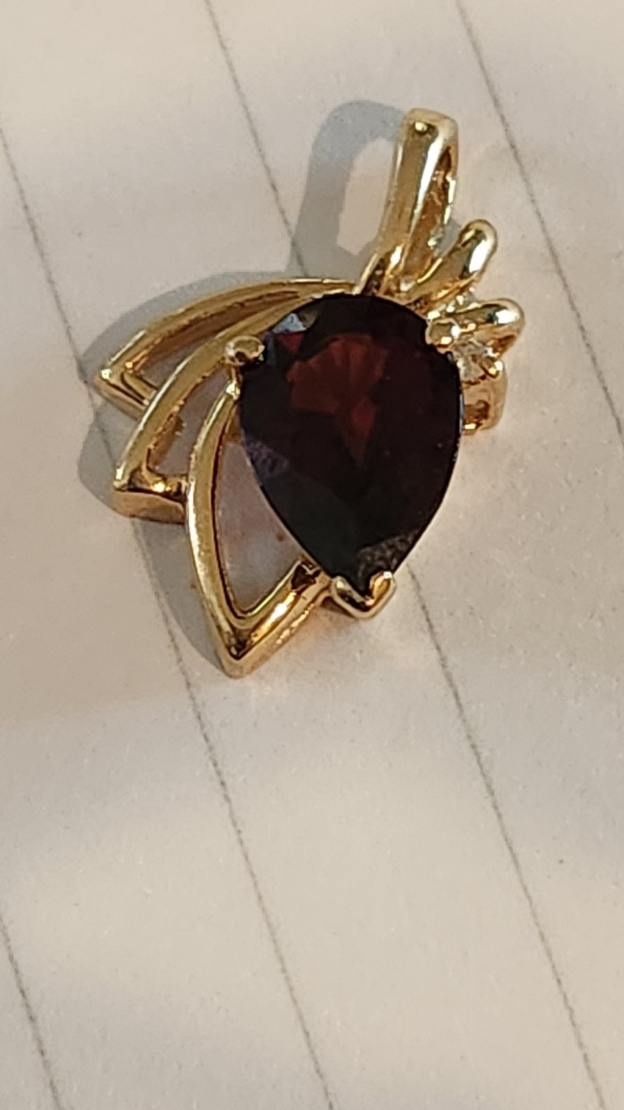 Vintage 14k Gold Pear Shape Garnet Pendant 2grams