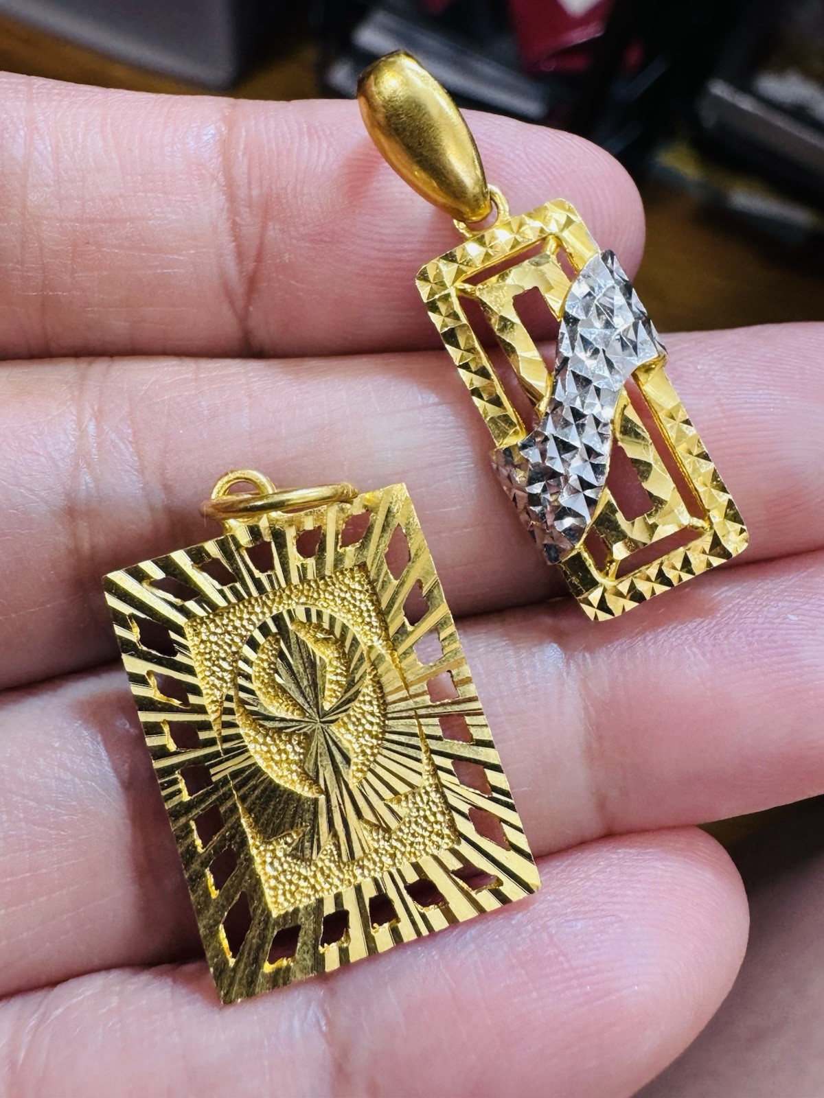 22K 916 22C Real Gold Two Set of Pendant 1 Rectangle & 1 Divine Allah 6.3g
