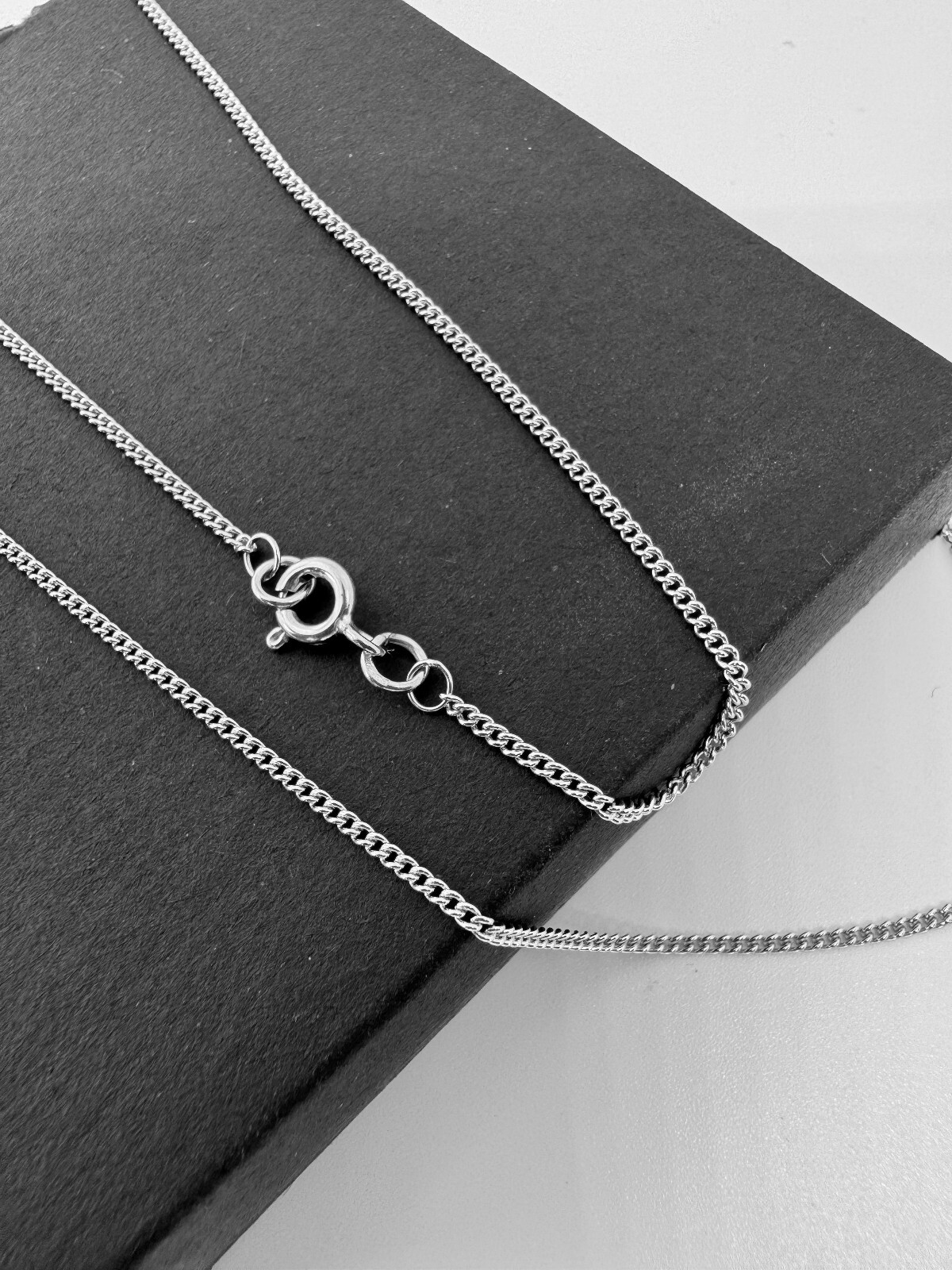 9ct White Gold 1.4mm Curb Link Chain 28″ / 70cm (W16C)