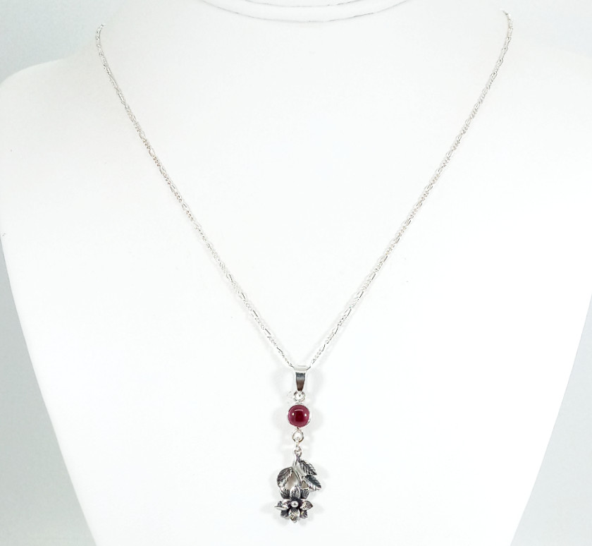 Vintage 925 Sterling Silver Modernist Garnet 3D Flower Necklace