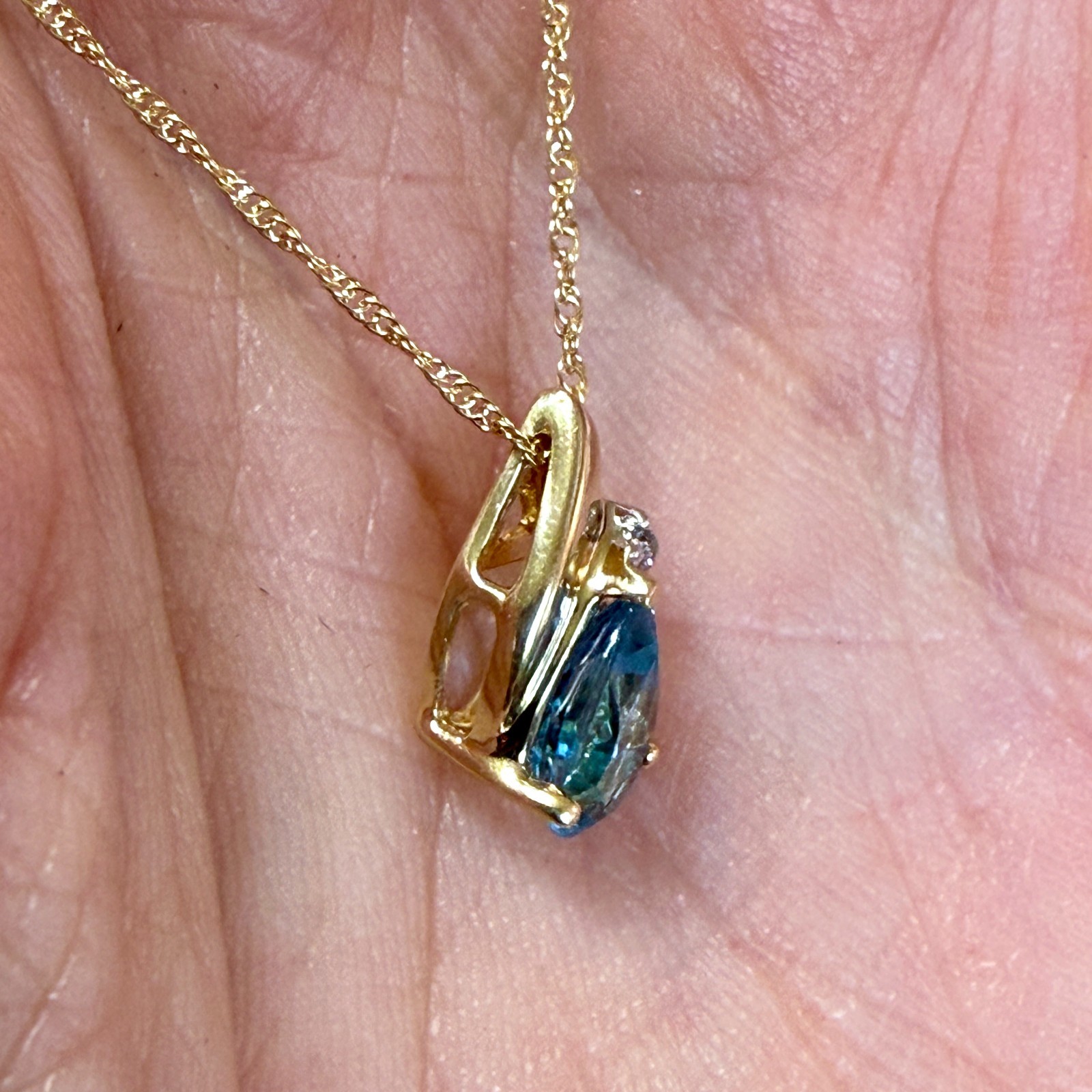 14K Yellow Gold 16″ Necklace with 8x5mm Blue Topaz & Small Diamond 2 grams
