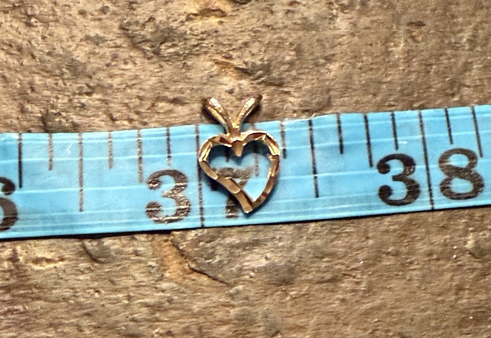 Vintage 14k Yellow Gold Diamond Cut Heart Charm Pendant 0.6g 1/2 Inch X 3/8 In