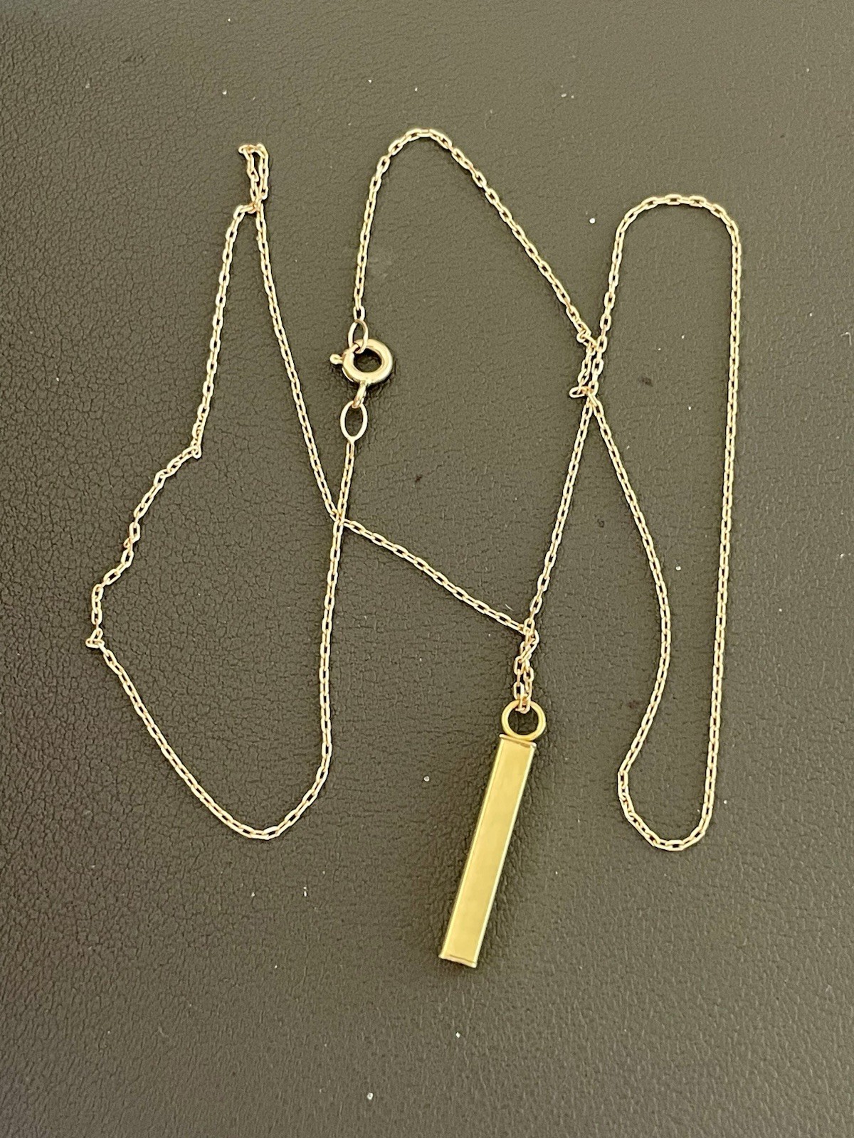 14KT Yellow Gold Bar Pendant Necklace. 18 inches (C211)
