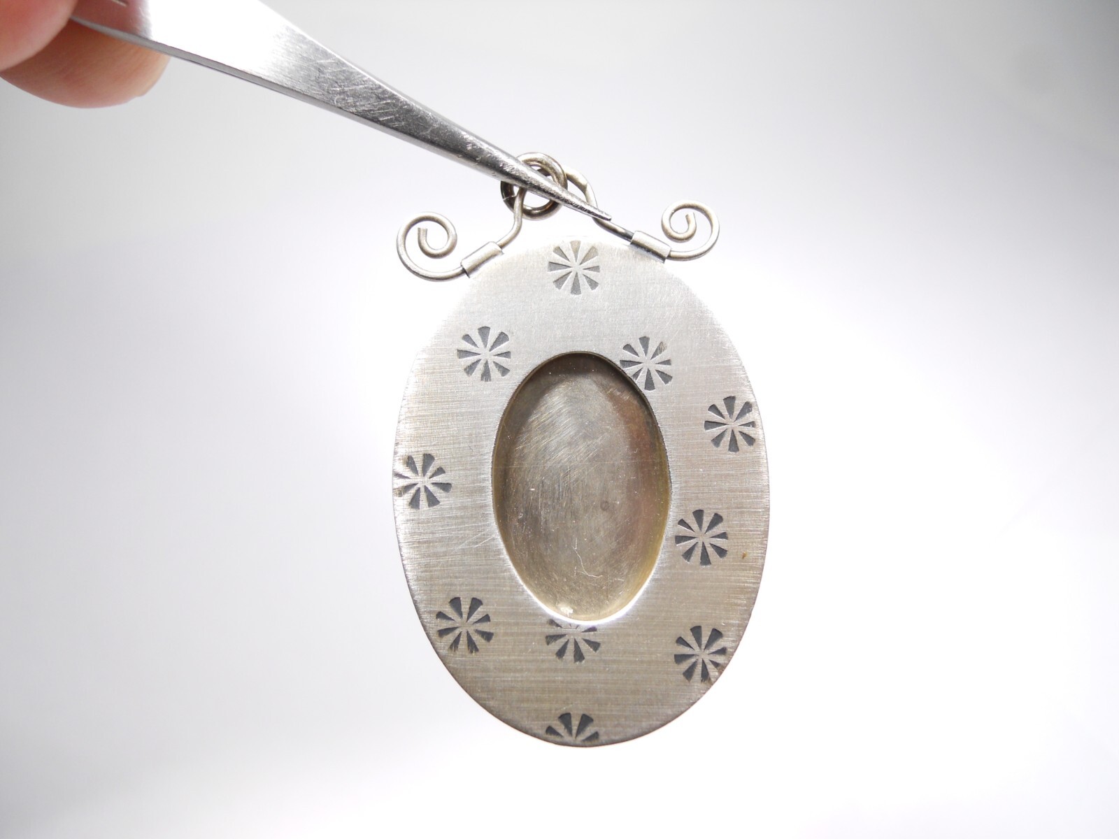 HANDMADE OVAL GEOMETRIC PHOTO PICTURE FRAME PENDANT CHARM STERLING SILVER 925 .