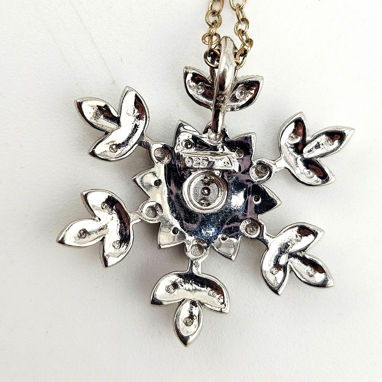 Vintage LUC 925 Sterling Silver Snowflake Pendant Necklace Marcasite Etched 18″